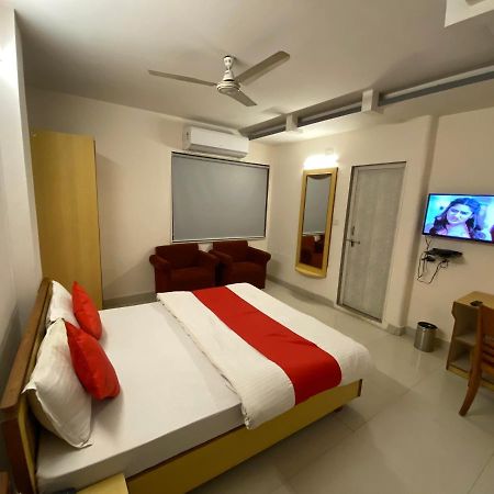 Hotel Riverfront Amhedabad Dış mekan fotoğraf