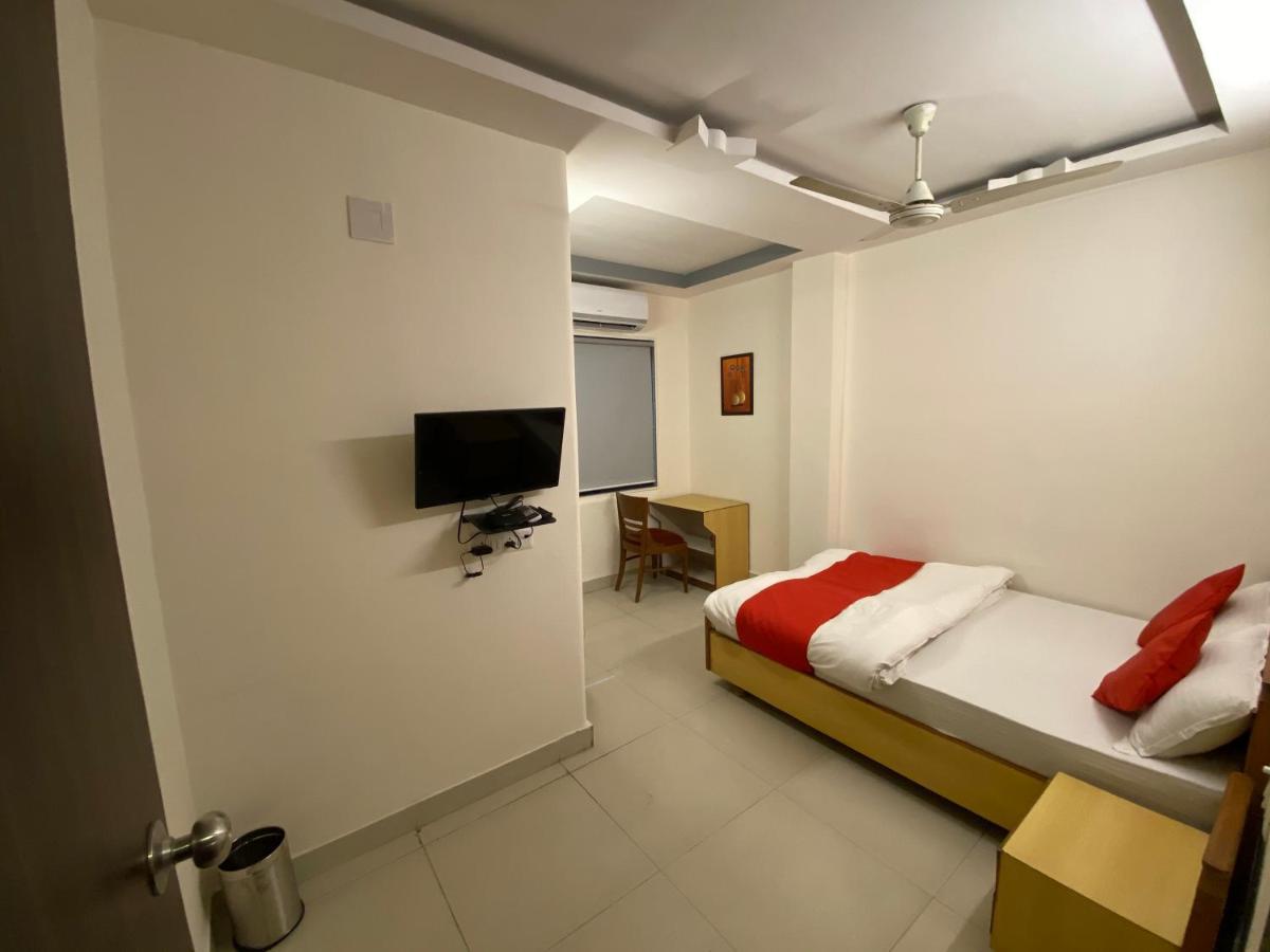 Hotel Riverfront Amhedabad Dış mekan fotoğraf