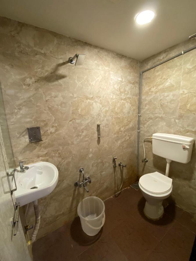 Hotel Riverfront Amhedabad Dış mekan fotoğraf