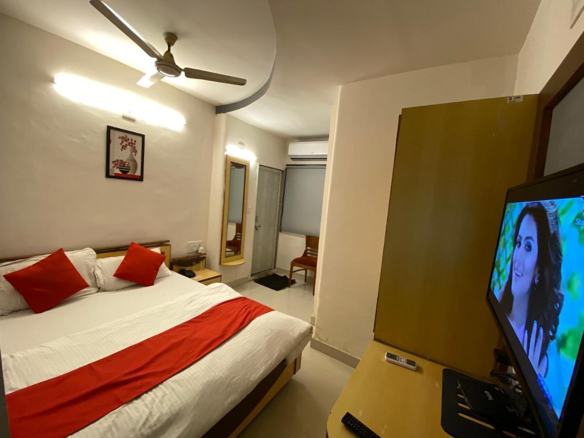 Hotel Riverfront Amhedabad Dış mekan fotoğraf