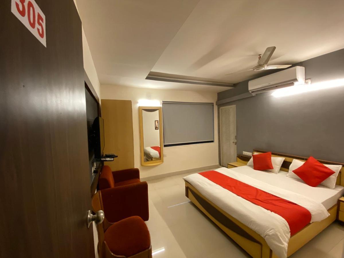 Hotel Riverfront Amhedabad Dış mekan fotoğraf