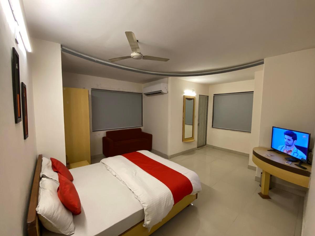 Hotel Riverfront Amhedabad Dış mekan fotoğraf