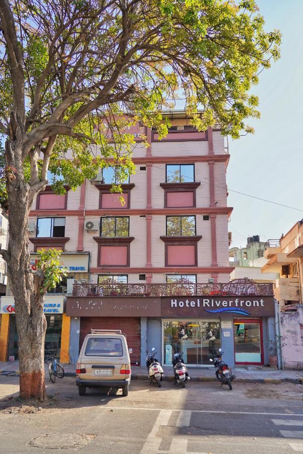 Hotel Riverfront Amhedabad Dış mekan fotoğraf