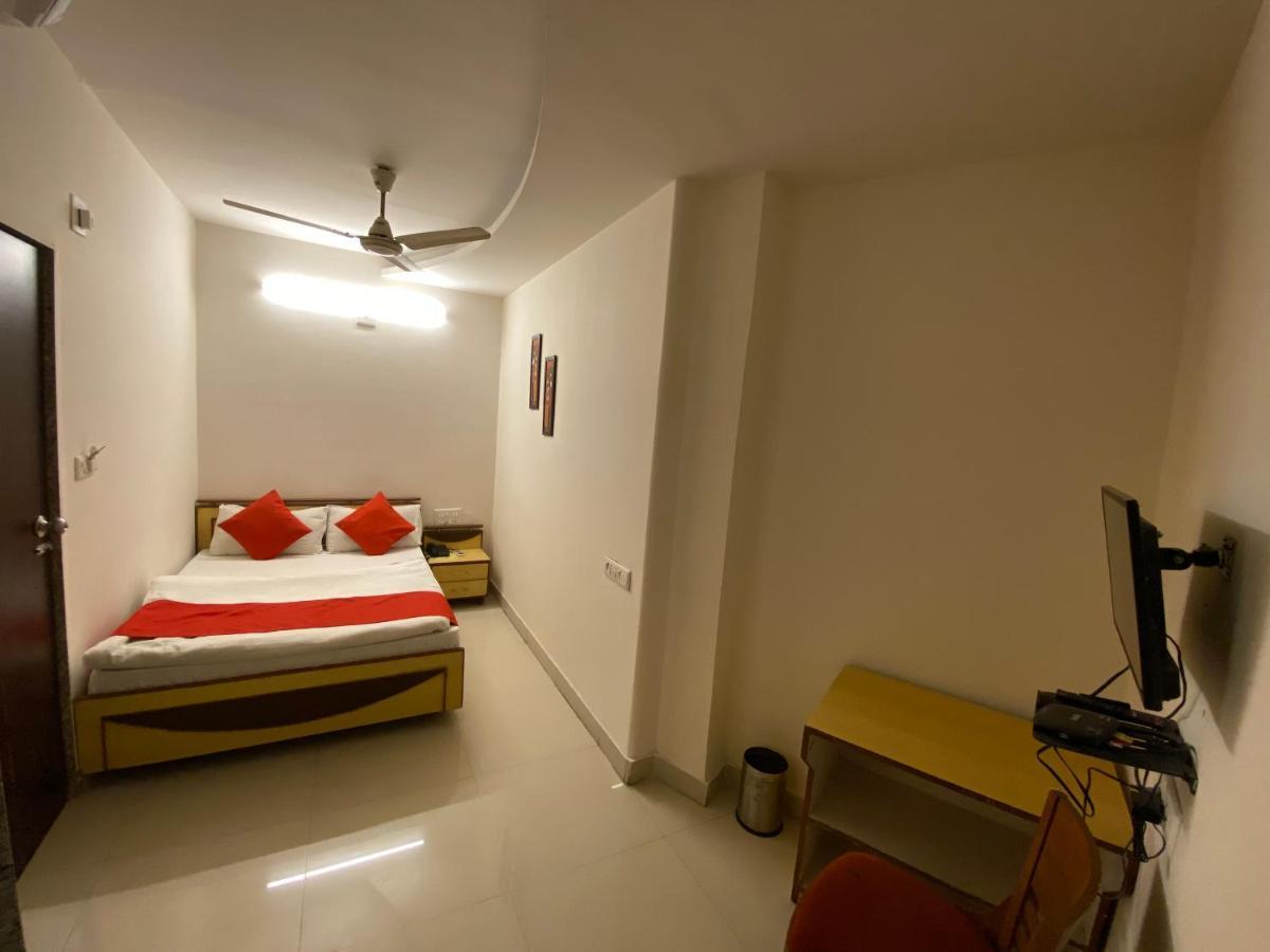 Hotel Riverfront Amhedabad Dış mekan fotoğraf