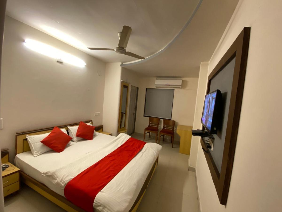 Hotel Riverfront Amhedabad Dış mekan fotoğraf
