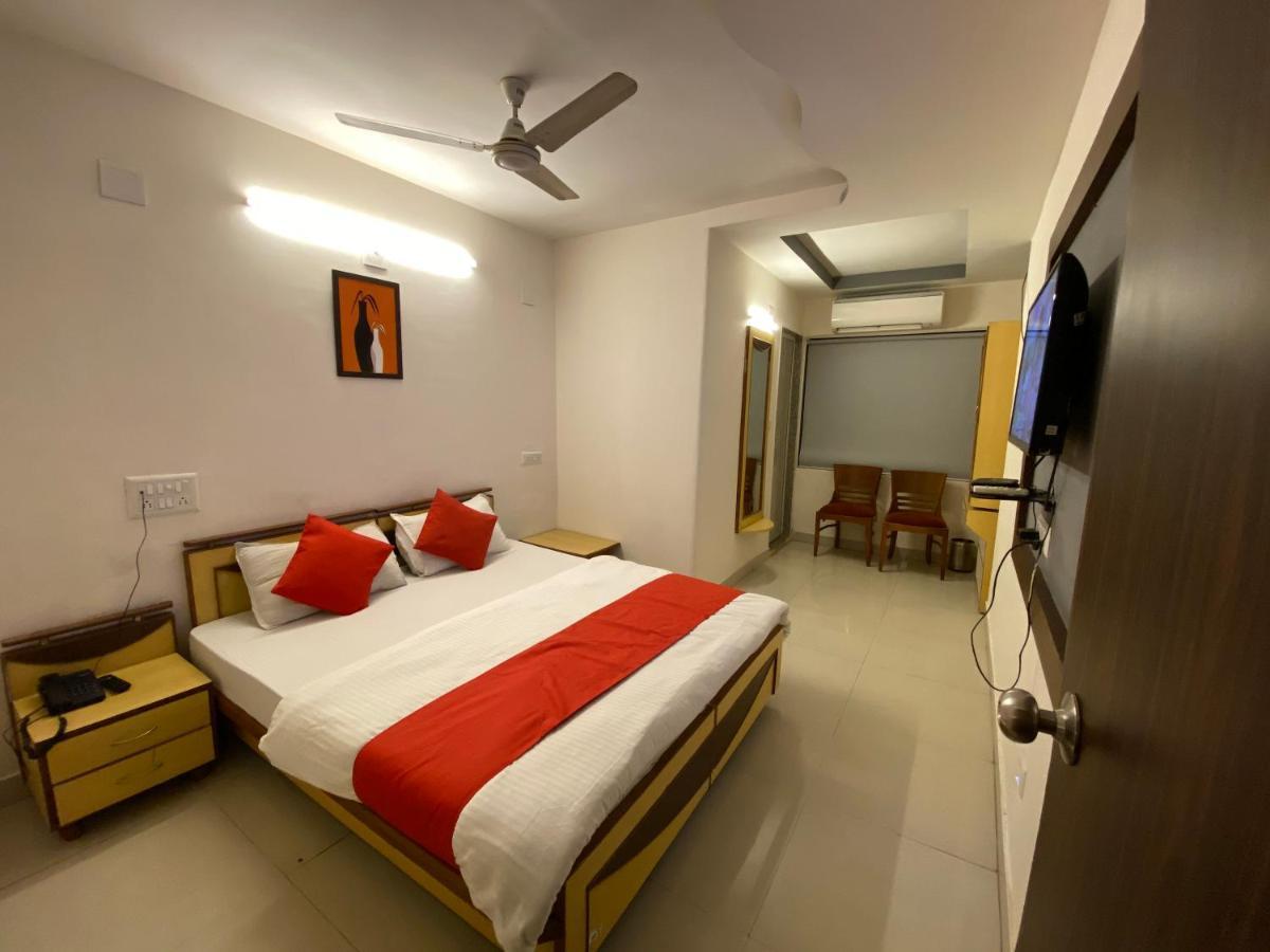 Hotel Riverfront Amhedabad Dış mekan fotoğraf