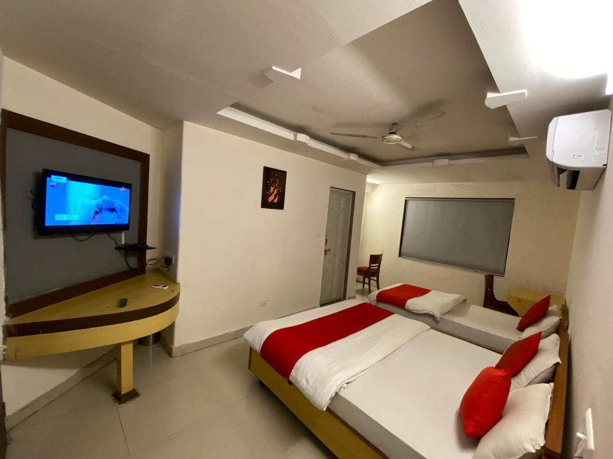 Hotel Riverfront Amhedabad Dış mekan fotoğraf